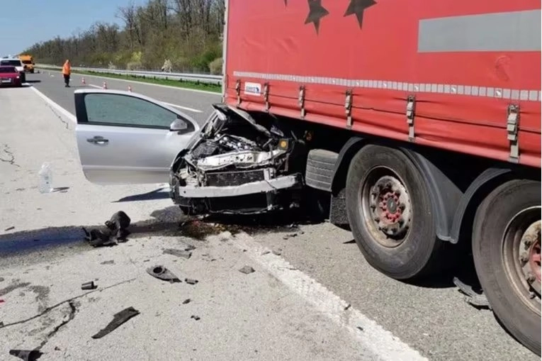 Državljanin BiH poginuo u nesreći na A3, zabio se u kamion